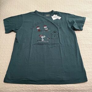 NWT American Eagle Peanuts Charlie Brown & Snoopy Winter T-Shirt (size Medium)